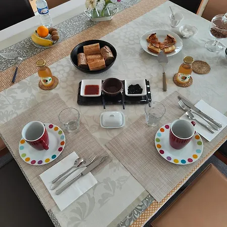 Le Ruban Bleu Face A La Bed & Breakfast 4*