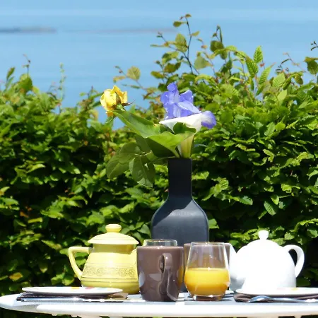 Le Ruban Bleu Face A La Arromanches-les-Bains