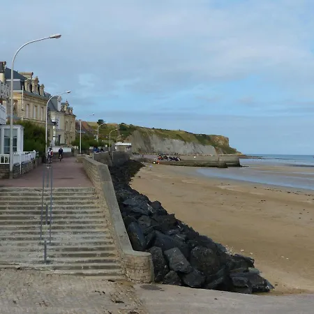 Le Ruban Bleu Face A La Alojamento de Acomodação e Pequeno-almoço Arromanches-les-Bains
