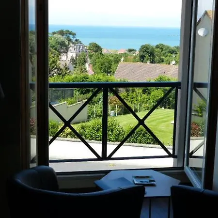 Bed & Breakfast Le Ruban Bleu Face A La 4*