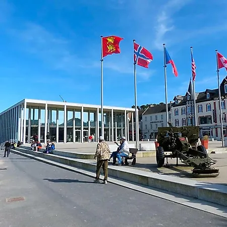 Le Ruban Bleu Face A La Arromanches-les-Bains