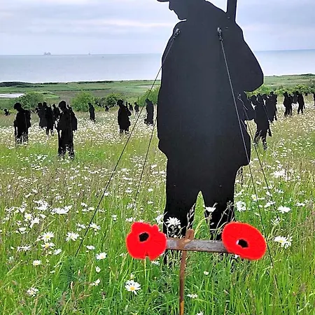 Le Ruban Bleu Face A La Arromanches-les-Bains