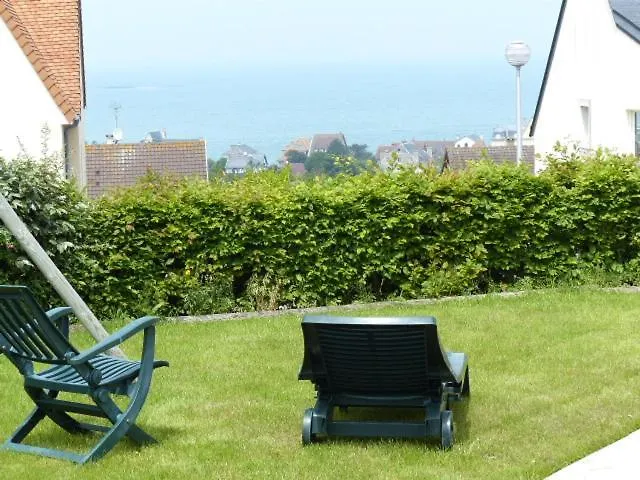 Le Ruban Bleu Face A La Arromanches-les-Bains